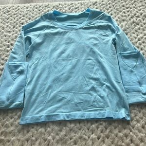 Lululemon Swiftly Tech Long Sleeve Shirt 2.0 Race Length
🩵Blue Chill🩵🤍White🤍
